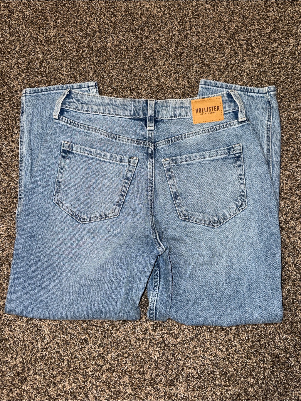 Hollister Curvy High Rise Mom Jean Size 26 Short